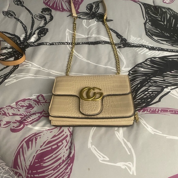 Gucci Beige Crossbody Bag with Gold Chain - Picture 1 of 4